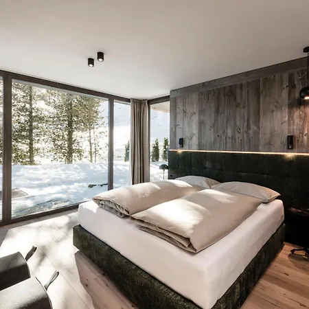 Surega - Idyllic سان كاسيانو